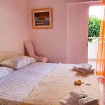 Antonia Konukevi 3*
