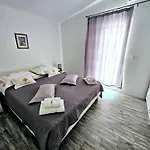 Antonia Konukevi Baška Voda