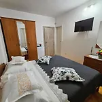 Konukevi Antonia Baška Voda